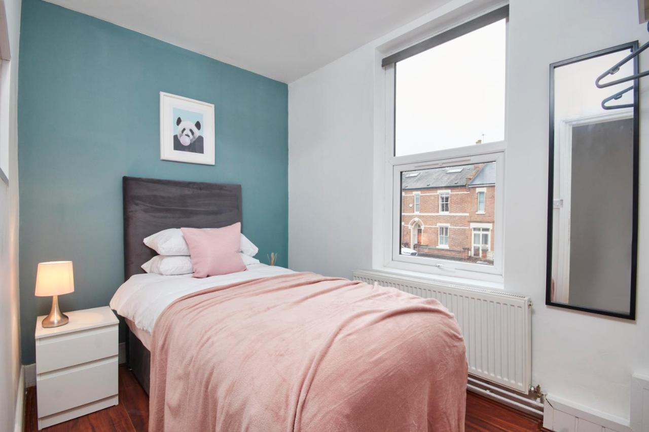 5 Bed House In Leamington Spa Perfect For Contractors With 7 Beds By Purestay - 14 Night Min! Exteriér fotografie