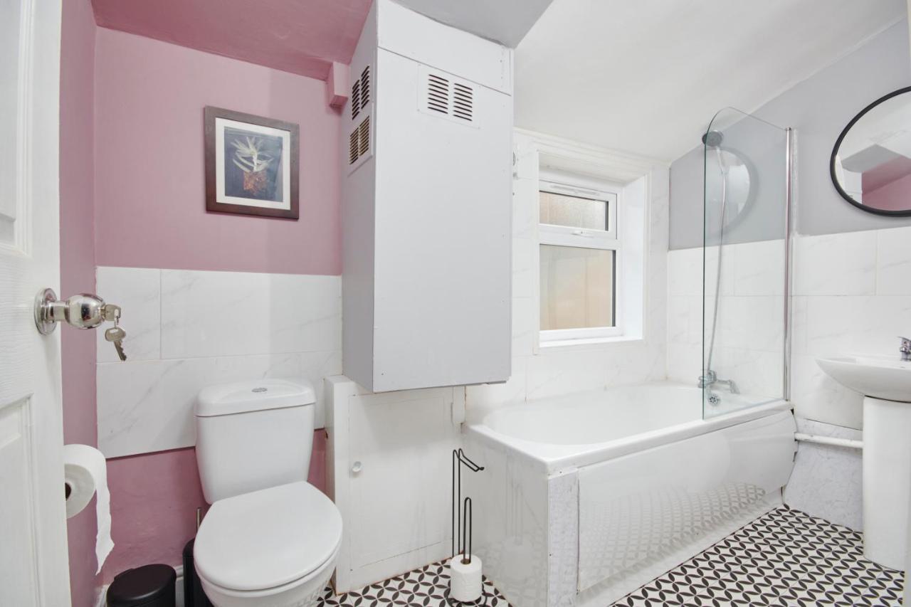 5 Bed House In Leamington Spa Perfect For Contractors With 7 Beds By Purestay - 14 Night Min! Exteriér fotografie